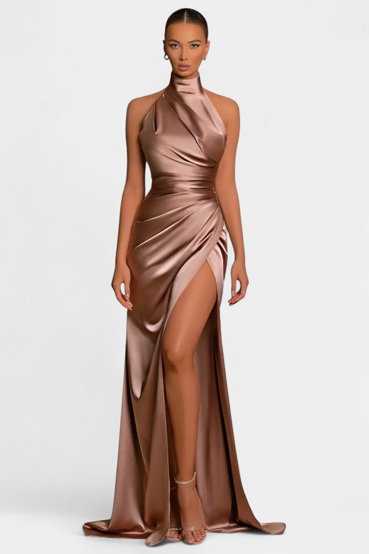 Robe Symone Halter Torsadée avec Fente Latérale Dramatique