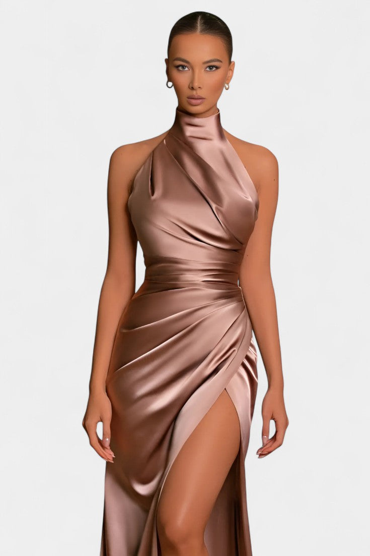 Robe Symone Halter Torsadée avec Fente Latérale Dramatique