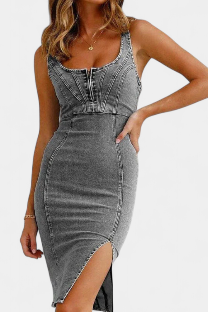 Robe Janessa en Denim avec Bretelles Ajustables et Fente Frontal