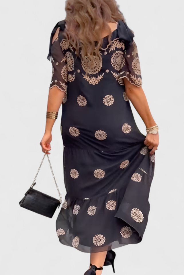 Robe d'Été Élégante Cathy en Maille avec Design Creux et Coupe Fluide