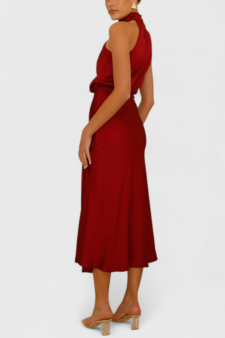 Rina Robe Élégante à Col Halter Drapé