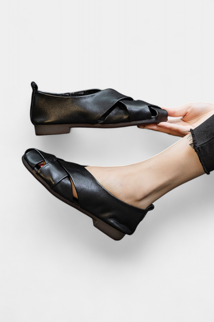 Nayra Chaussures Plates Ouvertes en Cuir Noir avec Détail Croisé
