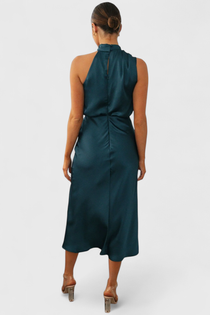 Rina Robe Élégante à Col Halter Drapé