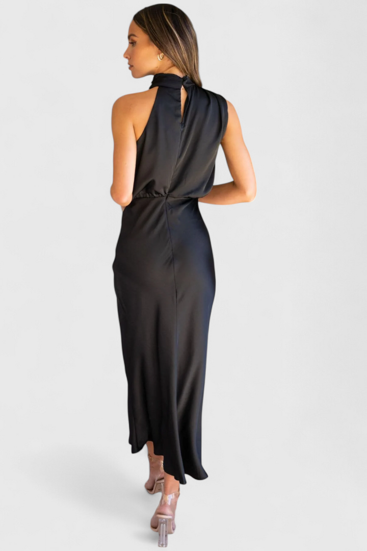 Rina Robe Élégante à Col Halter Drapé