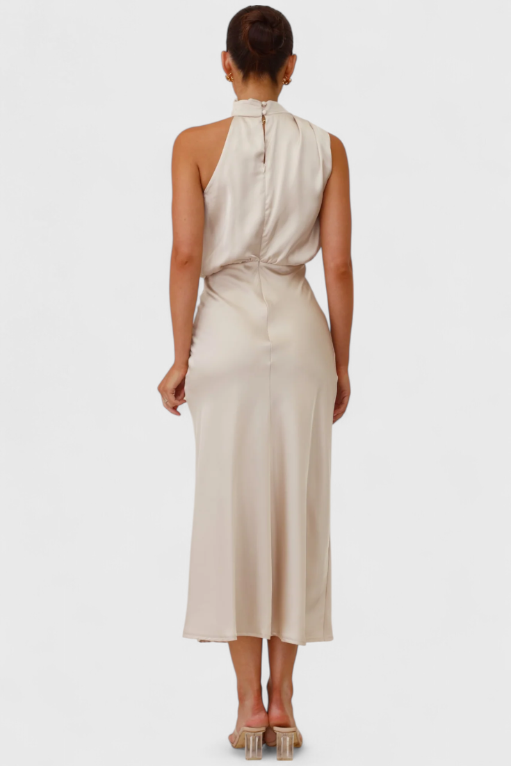 Rina Robe Élégante à Col Halter Drapé