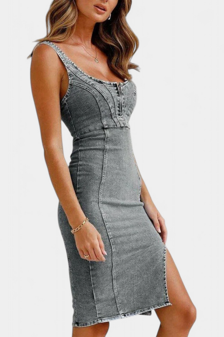 Robe Janessa en Denim avec Bretelles Ajustables et Fente Frontal
