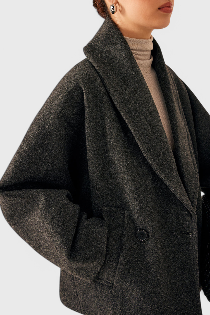 Helena Manteau en Tweed Oversized