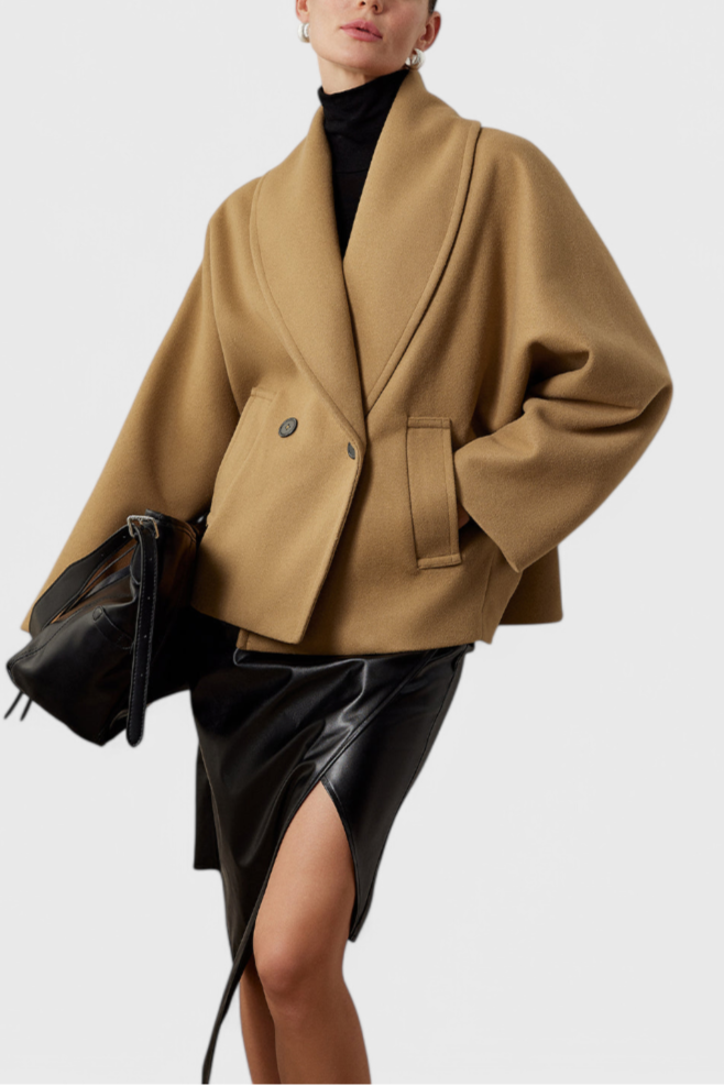 Helena Manteau en Tweed Oversized