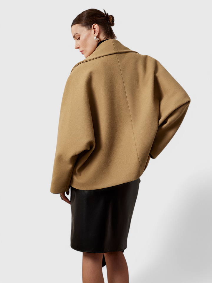 Helena Manteau en Tweed Oversized