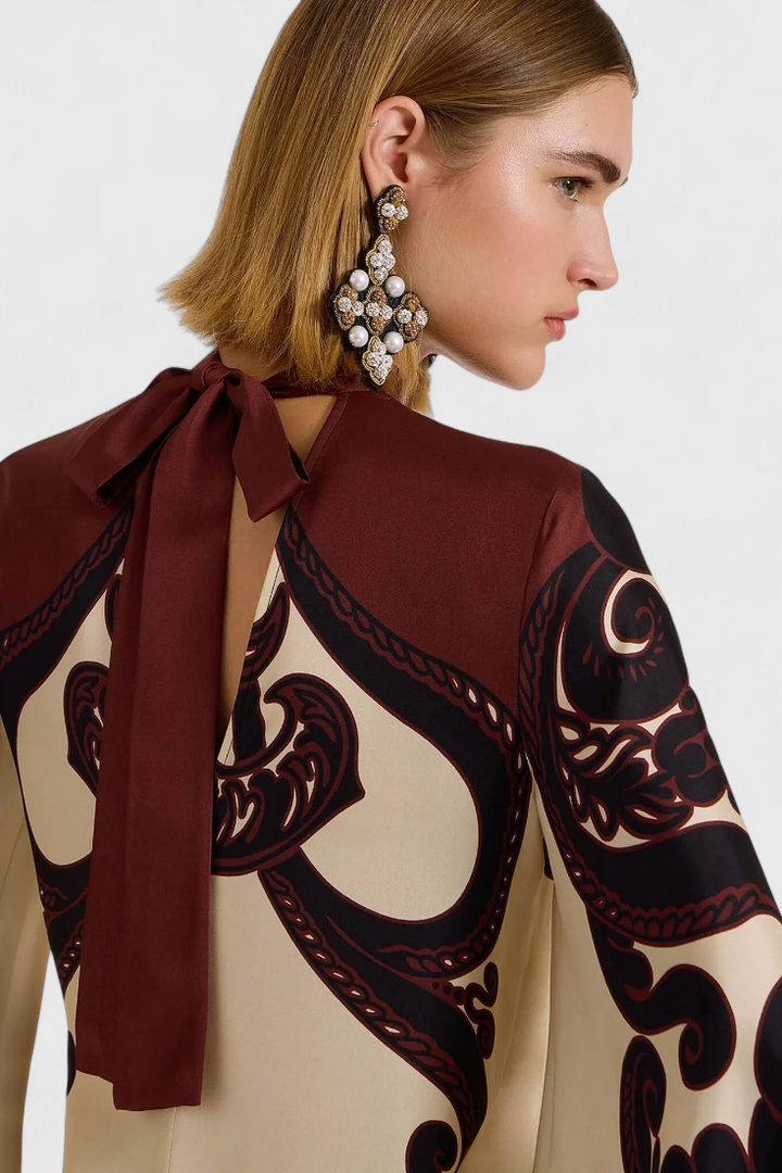 Robe Longue Maritza avec Col Haut et Imprimé de Grenadille