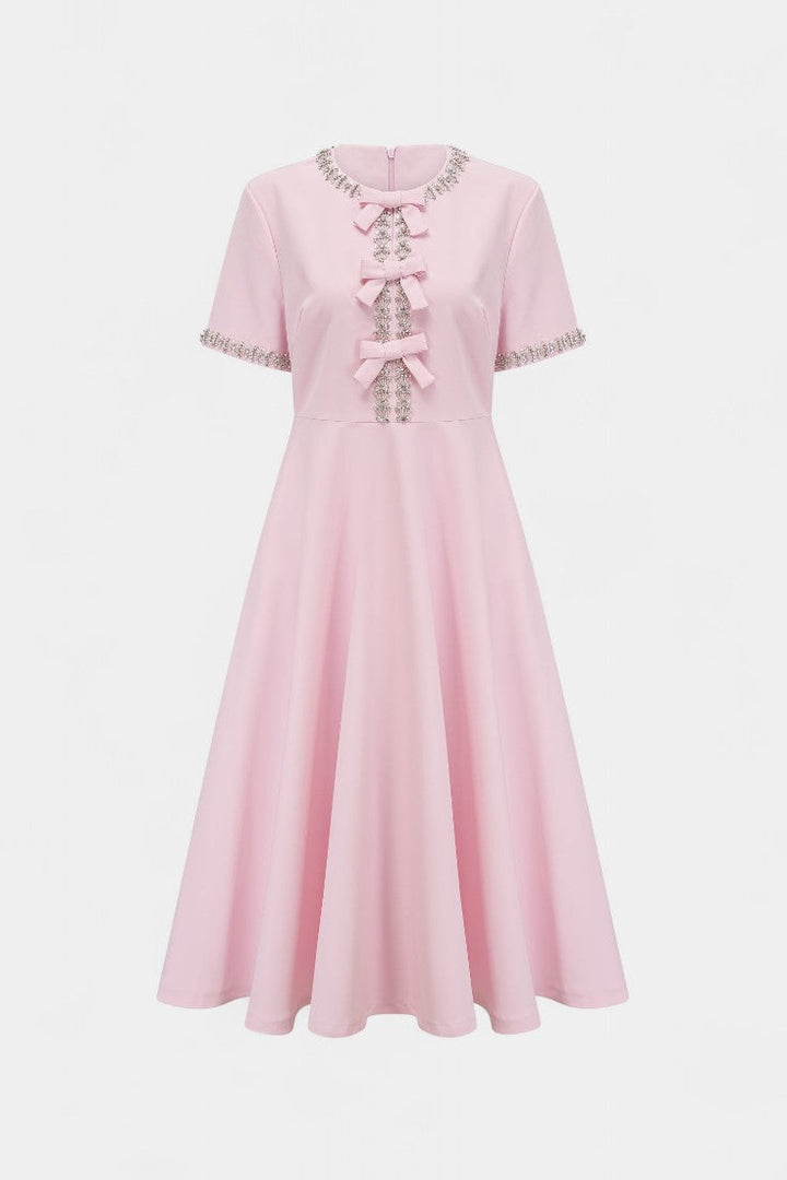 Robe Midi Évasée Linda avec Nœud en Cristal et Détails Élégants