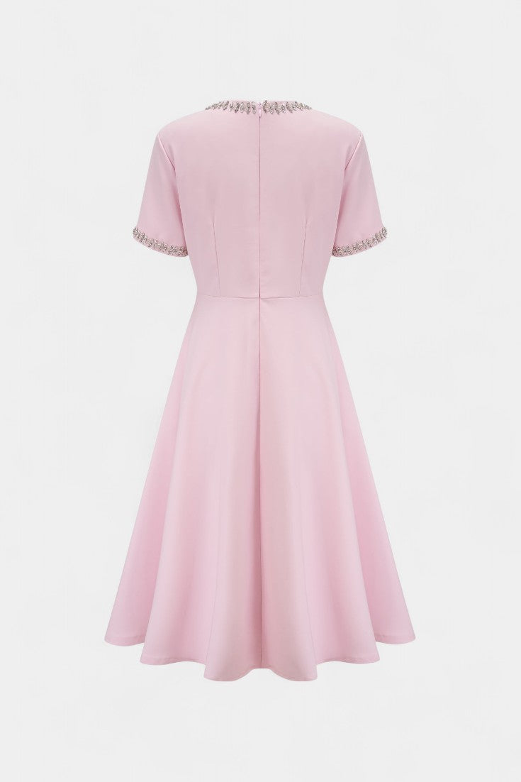 Robe Midi Évasée Linda avec Nœud en Cristal et Détails Élégants
