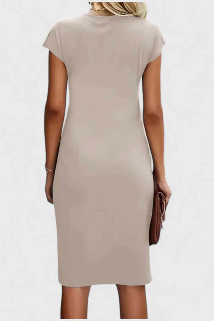 Robe Midi Intemporelle Katrina avec Col Ronde et Détail Drapé