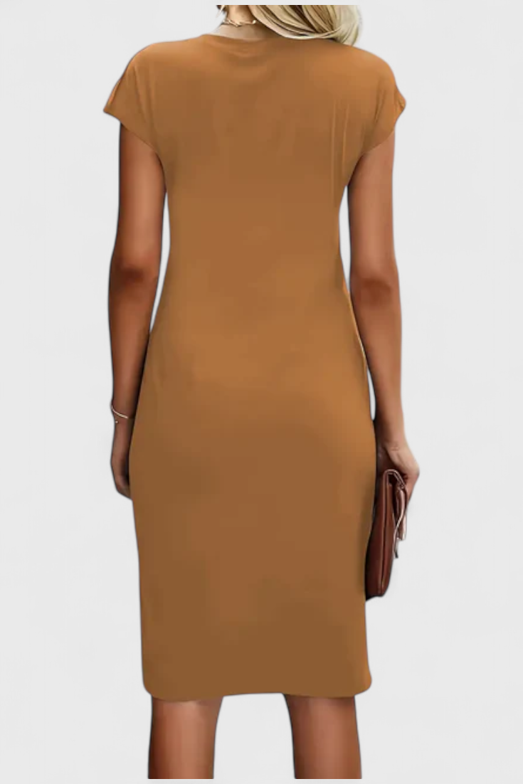 Robe Midi Intemporelle Katrina avec Col Ronde et Détail Drapé