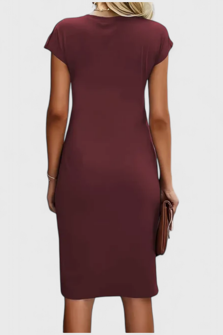 Robe Midi Intemporelle Katrina avec Col Ronde et Détail Drapé