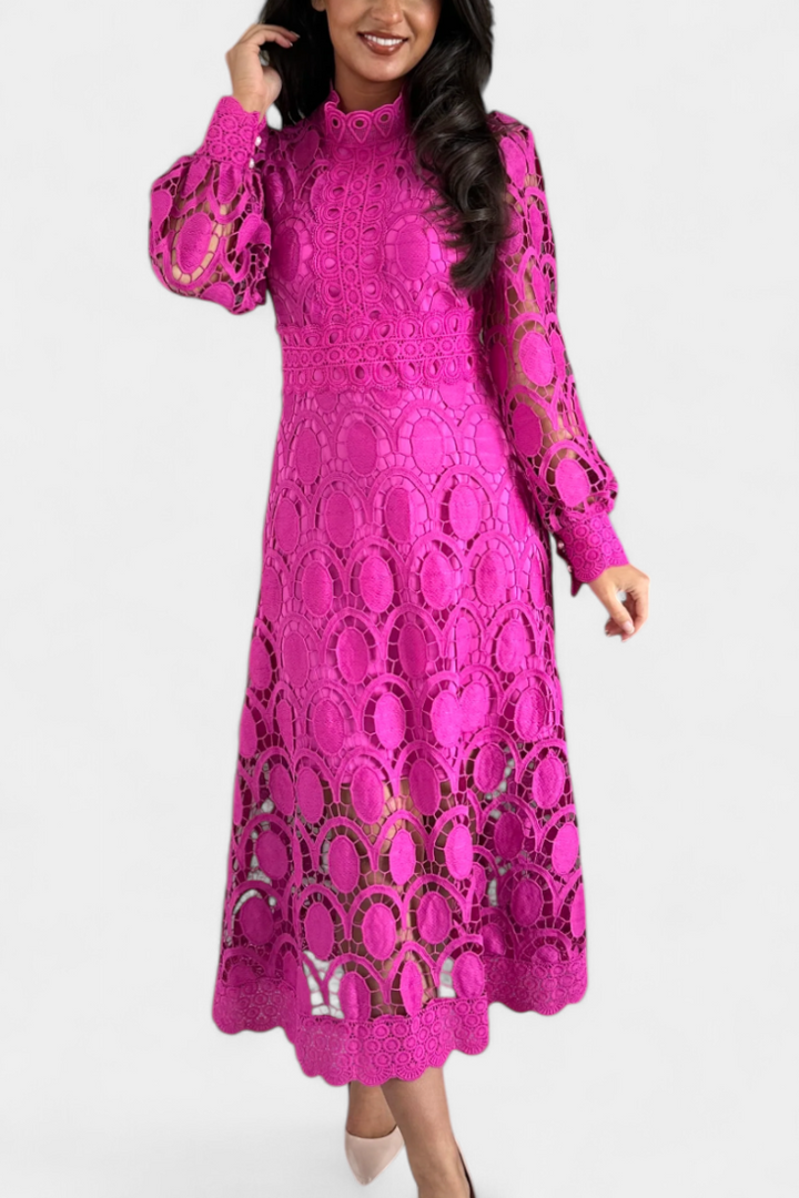 Robe Midi Jovie en Dentelle Brodée avec Col Montant