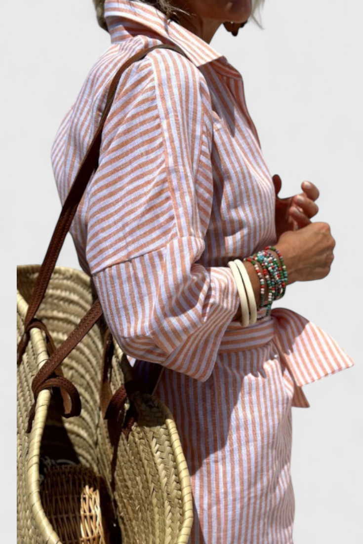 Robe Chemise Rayée au Style Intemporel