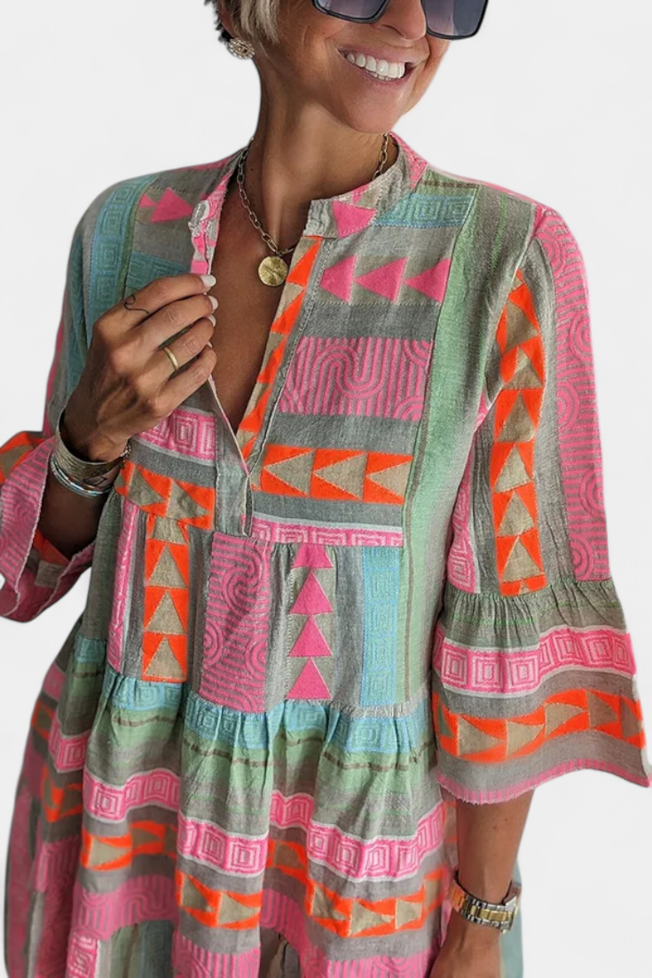 Gina Robe Boho Courte Brodée avec Décolleté en V et Manches Évasées