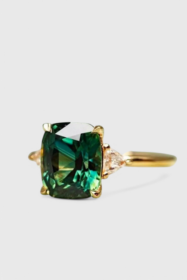 Bague Émeraude Carrée Élégante en Fini Doré
