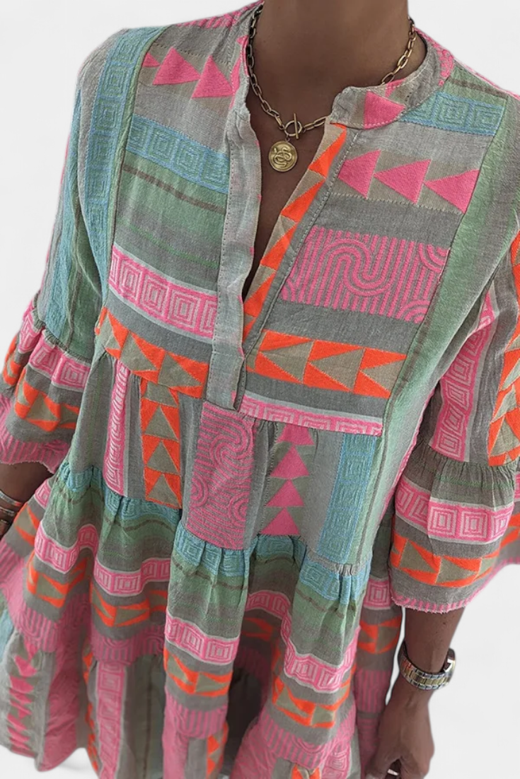 Gina Robe Boho Courte Brodée avec Décolleté en V et Manches Évasées