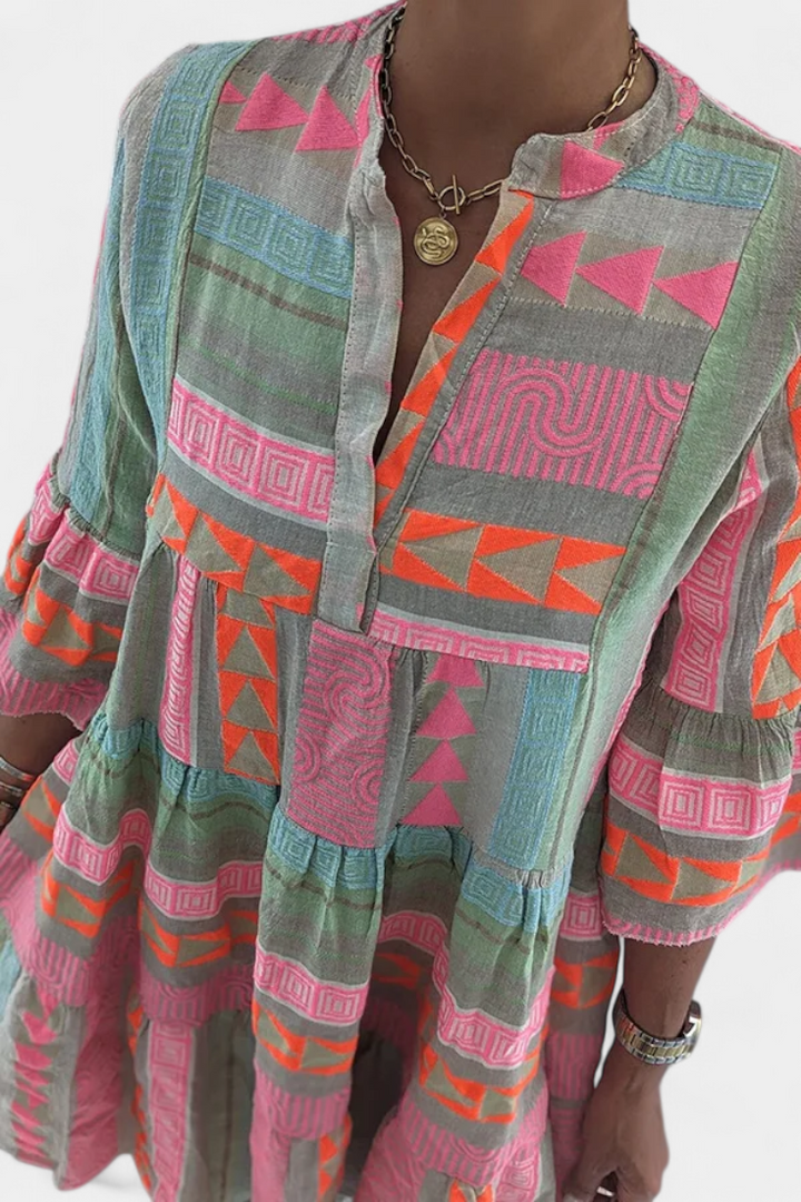 Gina Robe Boho Courte Brodée avec Décolleté en V et Manches Évasées