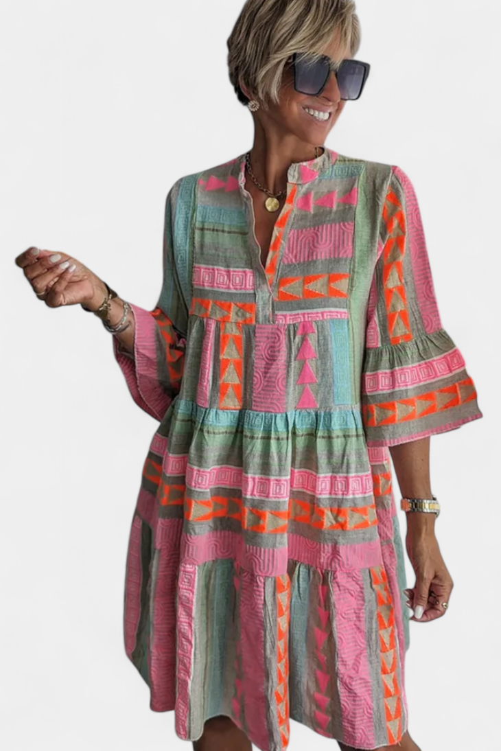 Gina Robe Boho Courte Brodée avec Décolleté en V et Manches Évasées