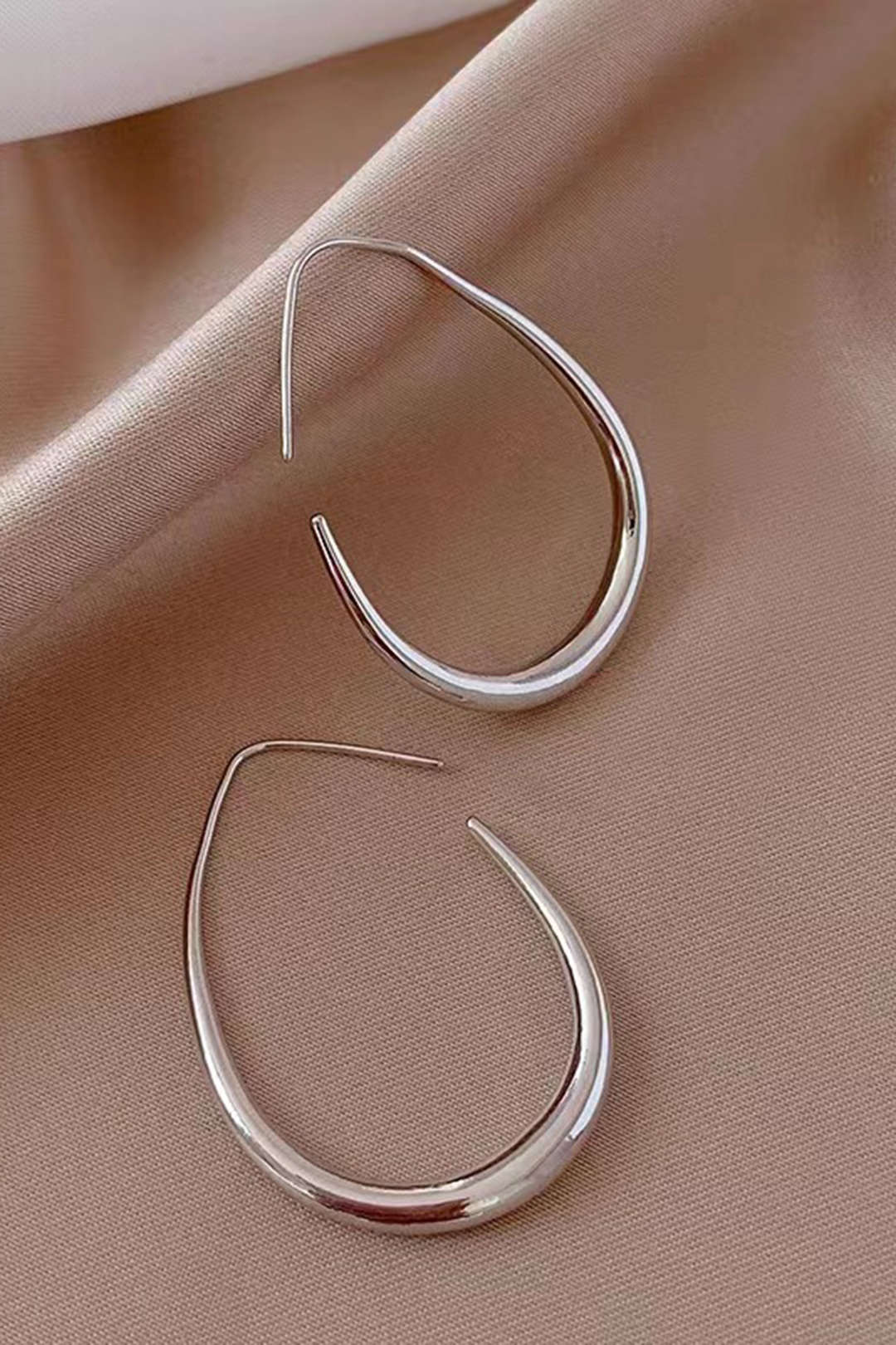 Boucles d'Oreilles Ovales en Métal