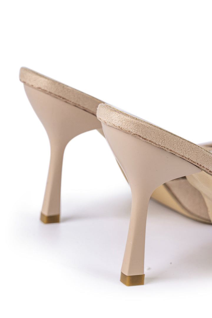Sandales à talons hauts avec bout pointu ornées de strass