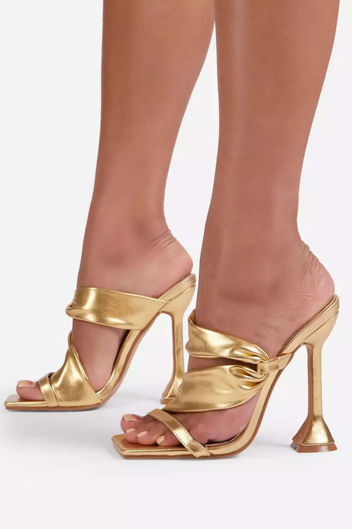 Sarah Sandales à talons hauts avec bout carré froissé métallique