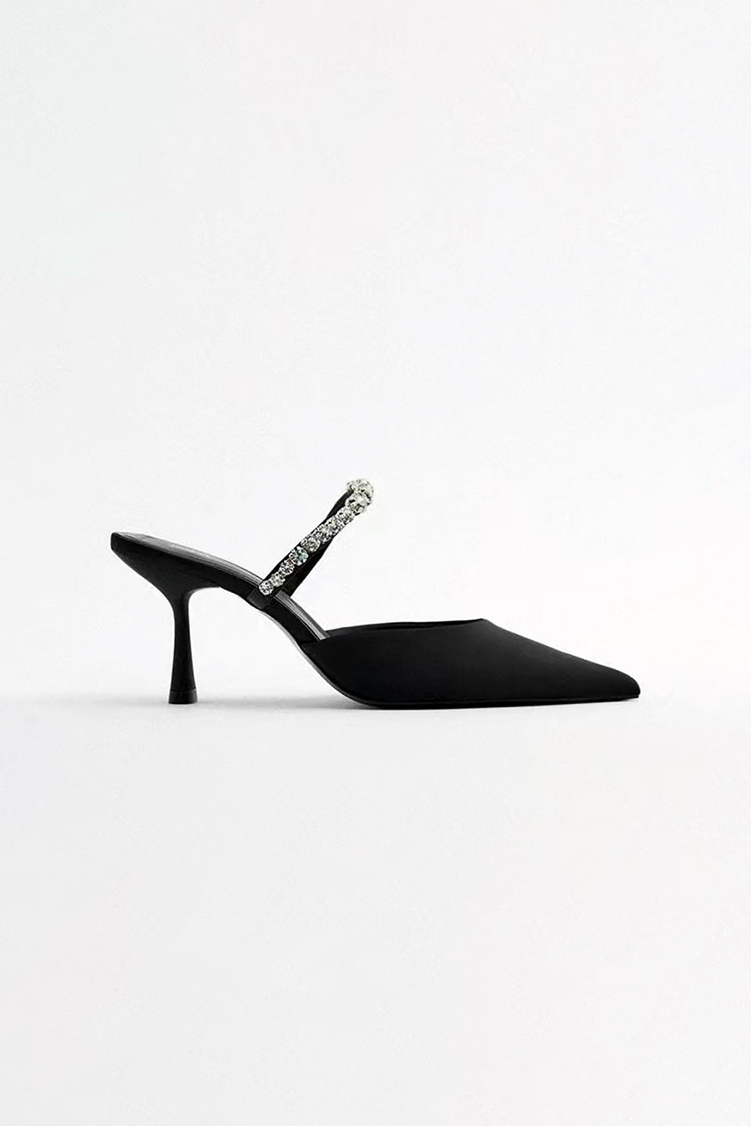 Sandales à talons hauts avec bout pointu ornées de strass