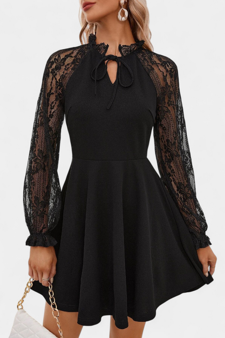 Robe Mini en Dentelle Florale Jasella avec Manches Longues