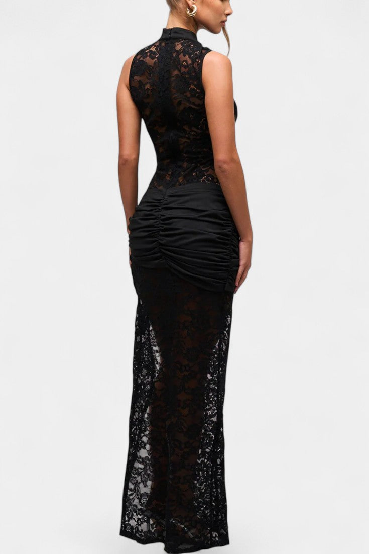 Irina Robe Maxi en Dentelle avec Détails Dorés