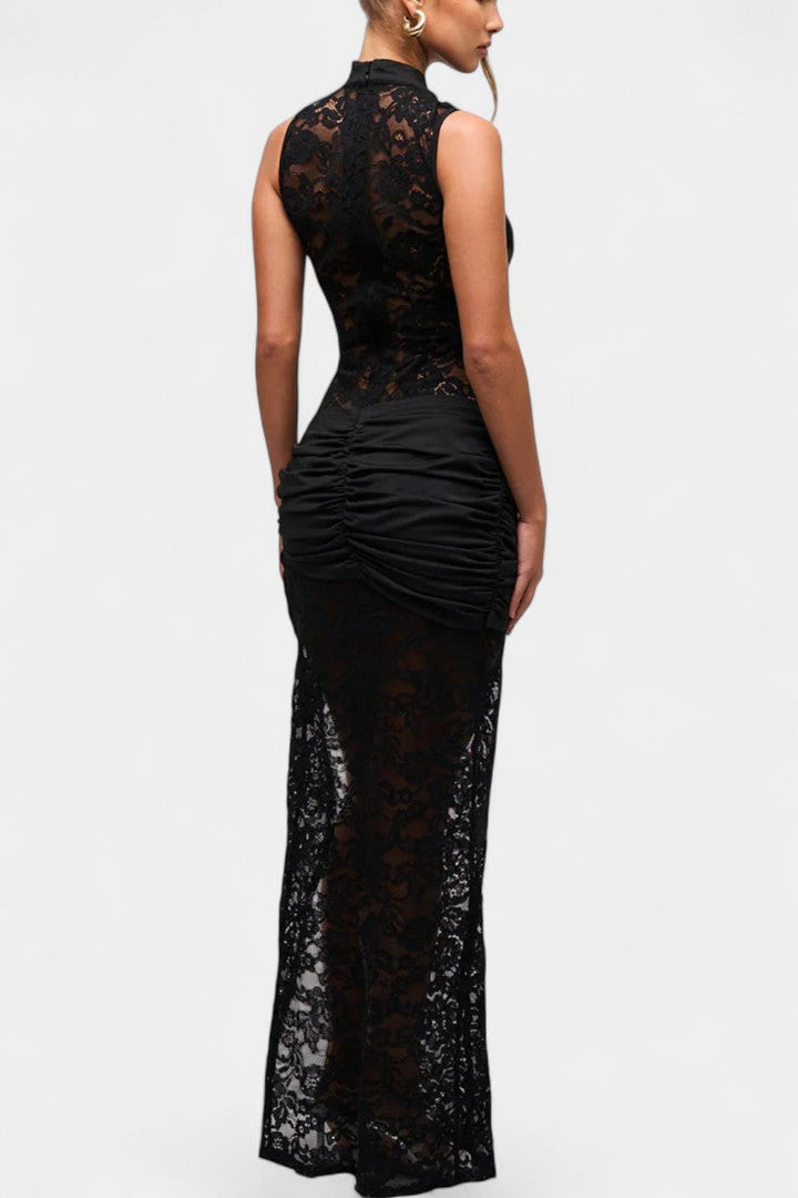 Irina Robe Maxi en Dentelle avec Détails Dorés