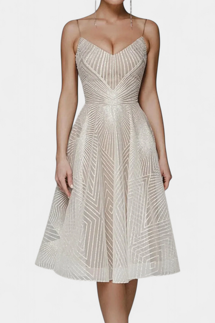 Everleigh Robe Longue avec Broderies et Coupe en A