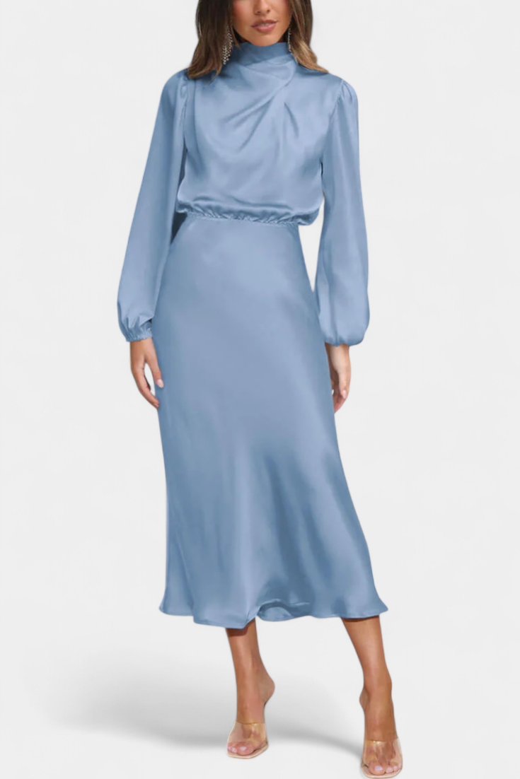 Robe Maxi Cecila avec Col Haut et Détail Floral