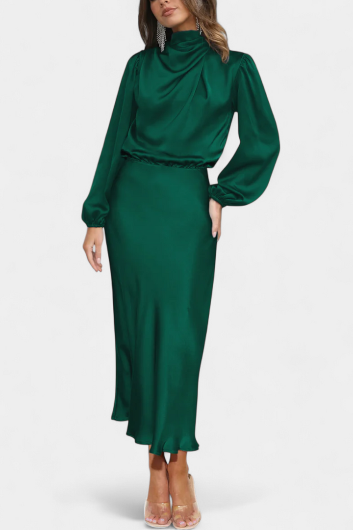 Robe Maxi Cecila avec Col Haut et Détail Floral