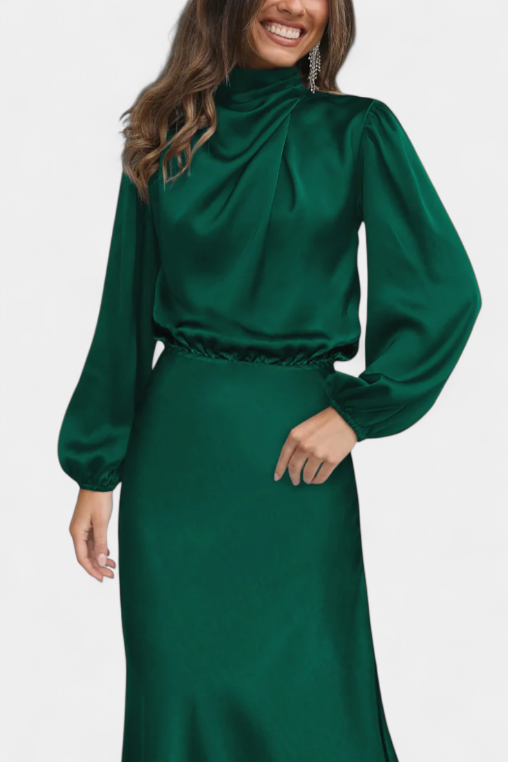 Robe Maxi Cecila avec Col Haut et Détail Floral
