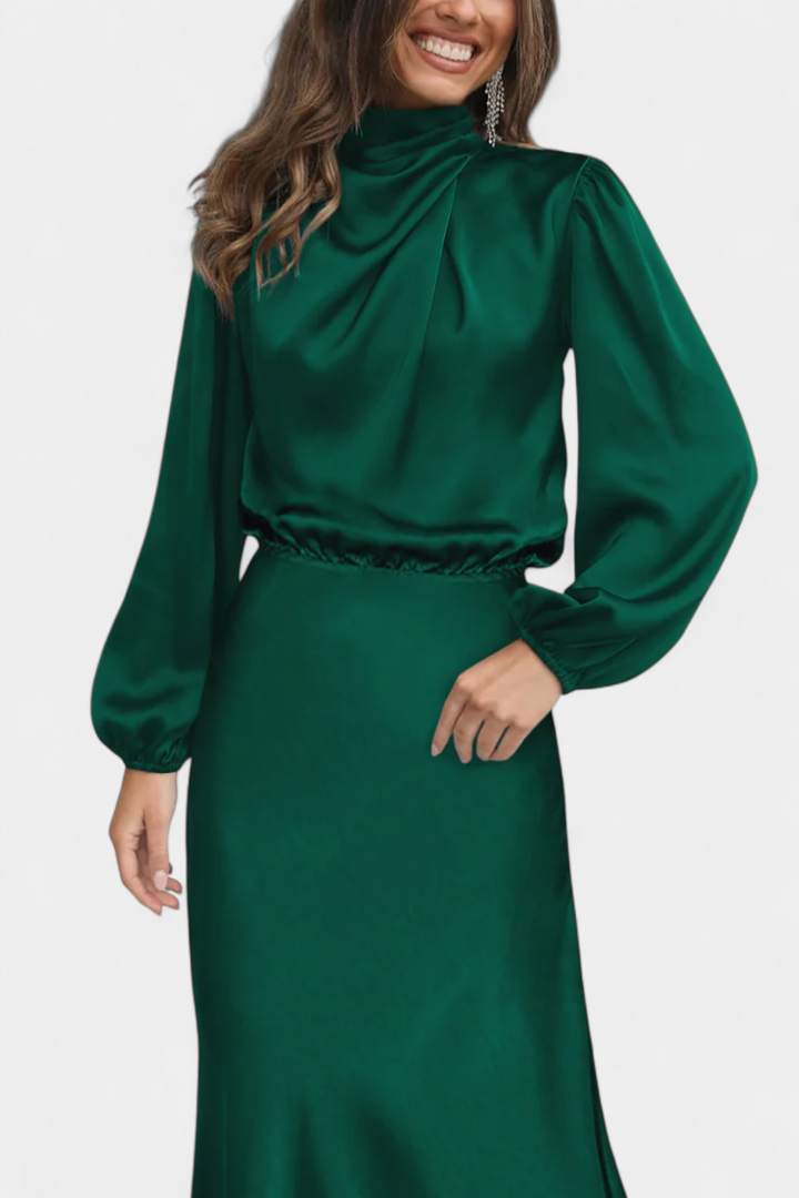 Robe Maxi Cecila avec Col Haut et Détail Floral
