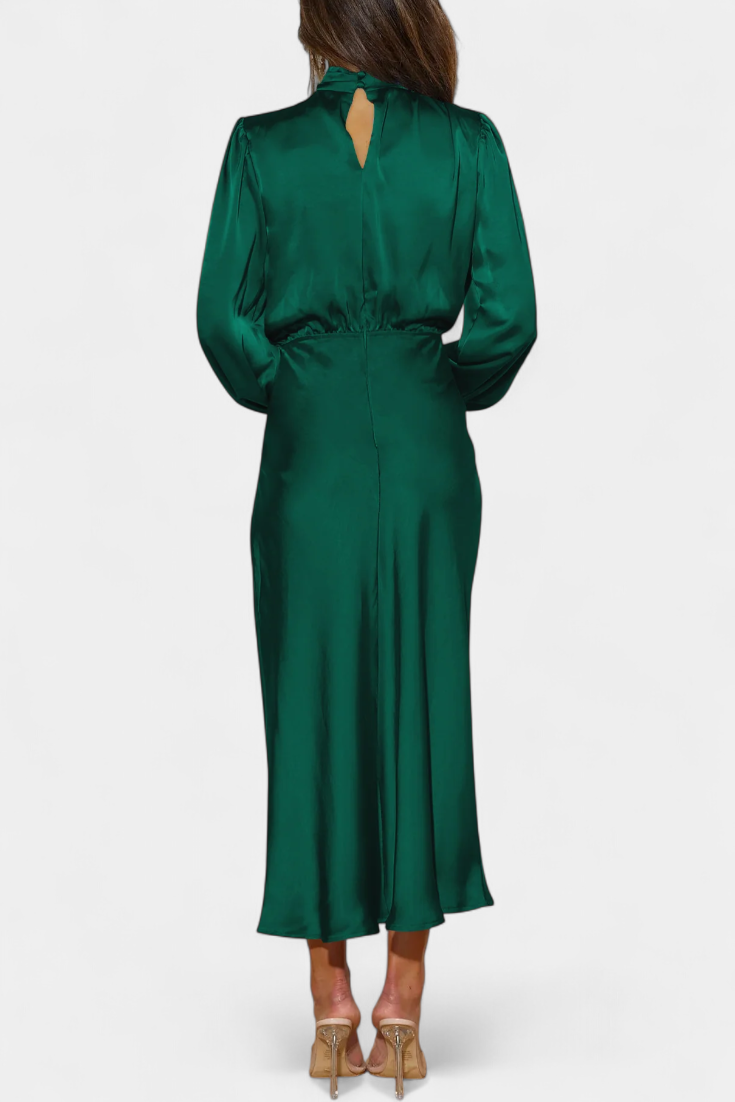 Robe Maxi Cecila avec Col Haut et Détail Floral