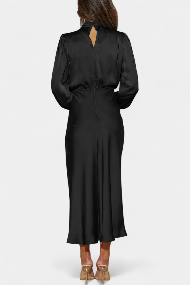 Robe Maxi Cecila avec Col Haut et Détail Floral