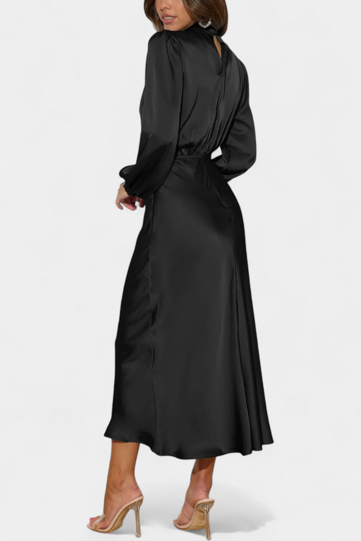 Robe Maxi Cecila avec Col Haut et Détail Floral