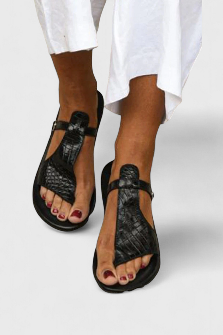 Sandales Tavia Noires avec Boucle et Détail Imprimé Animal en Relief