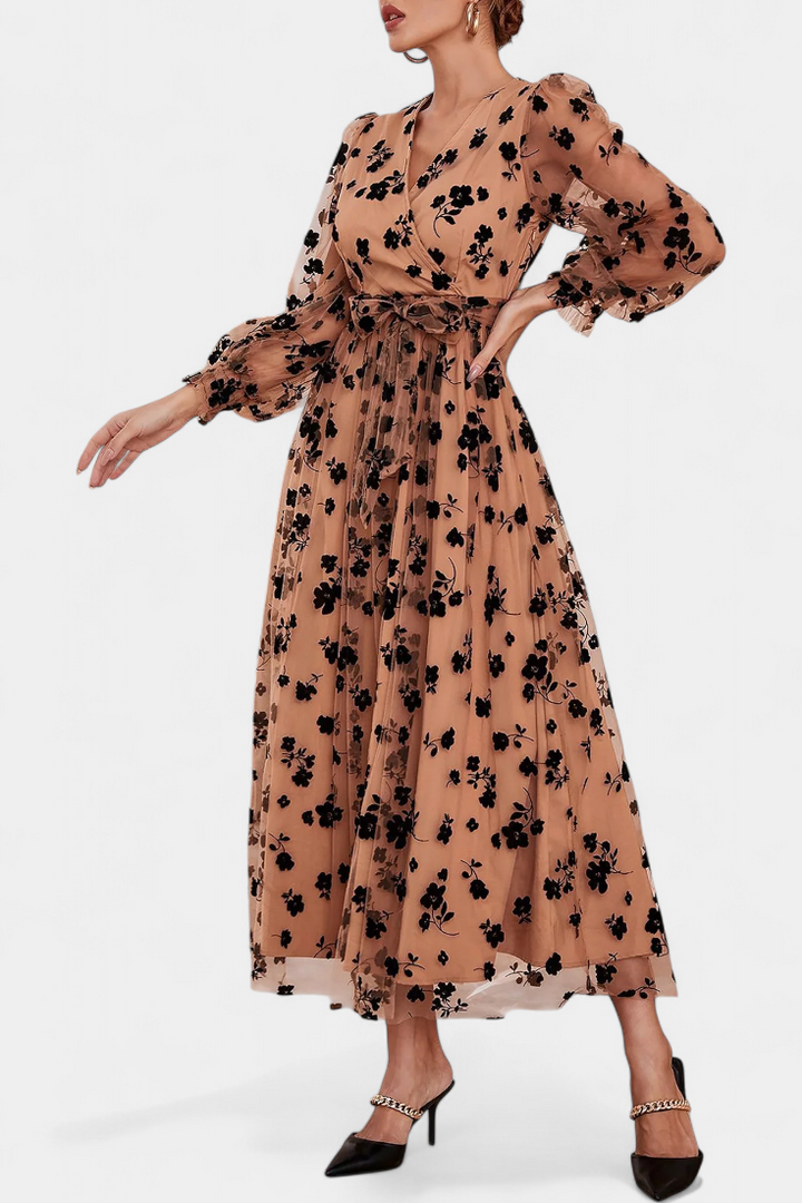 Iolanda Robe Maxi en Dentelle Florale avec Manches Bouffantes