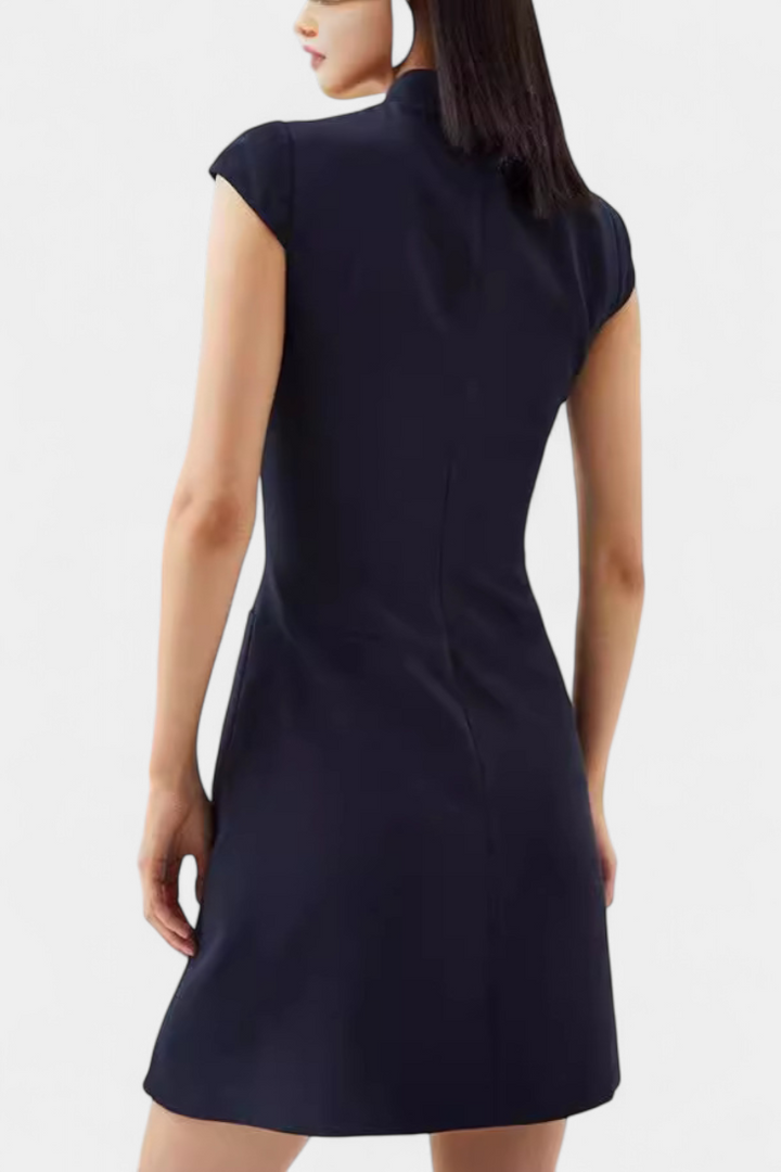 Robe Mini Karen avec Col Haut et Détails Plissés