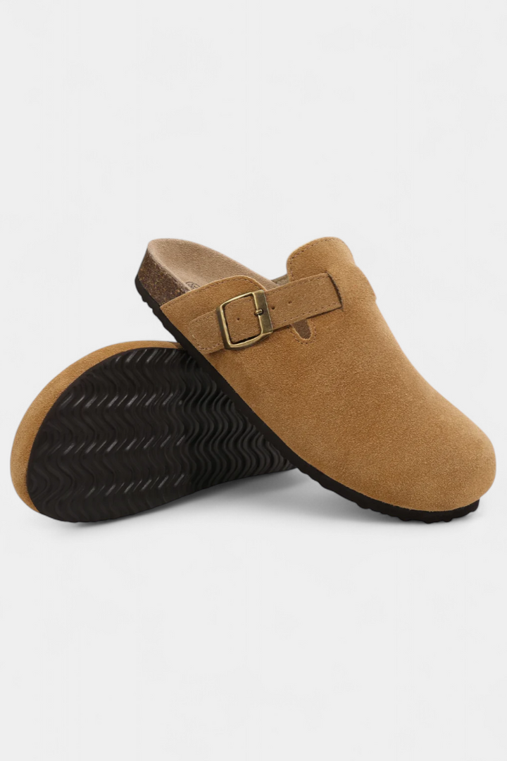 Sabots Unisexes Aubree en Daim avec Boucle Ajustable