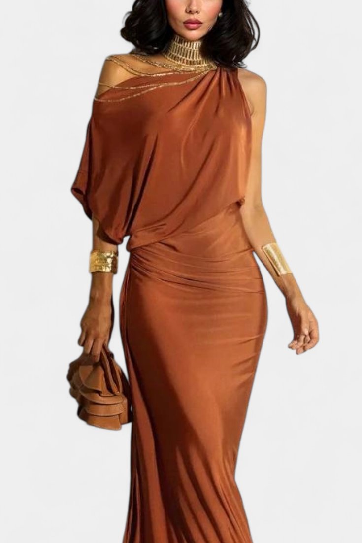Ainslee Robe Longue Plissée avec Épaules Dégagées