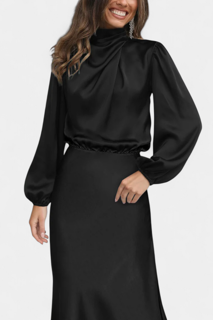 Robe Maxi Cecila avec Col Haut et Détail Floral