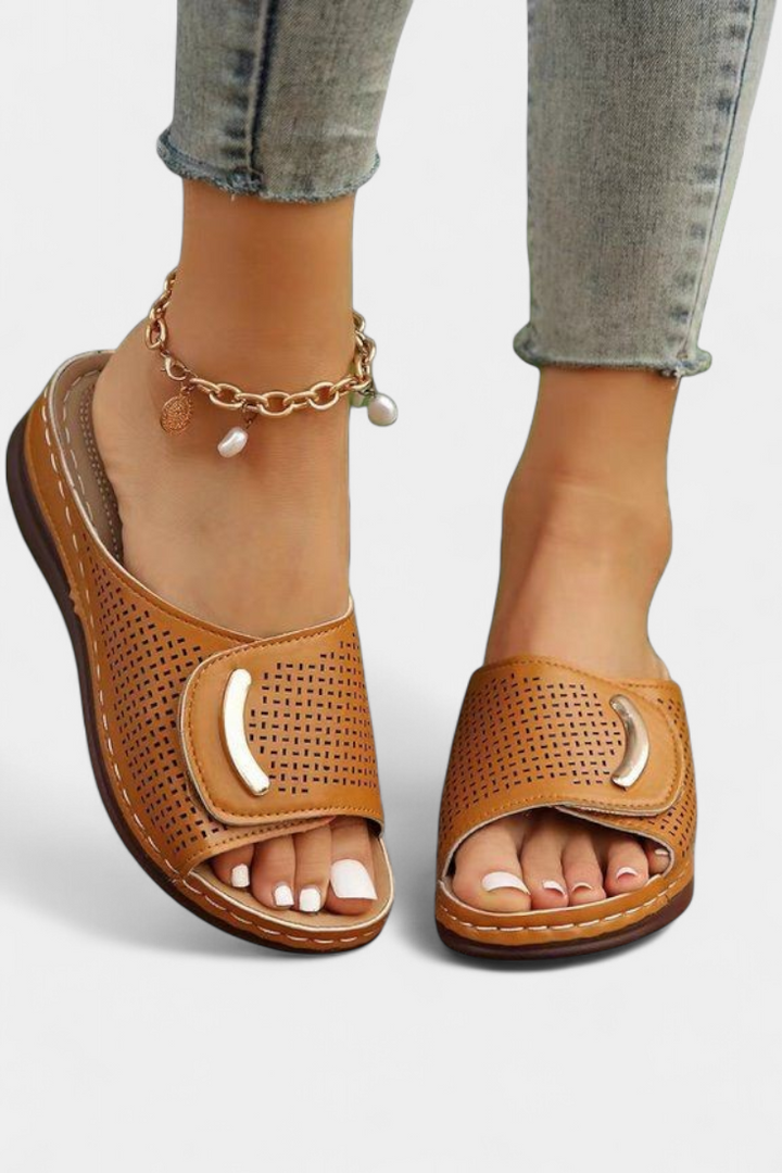 Itziar Sandales Orthopédiques avec Design Perforé et Semelle Rembourrée