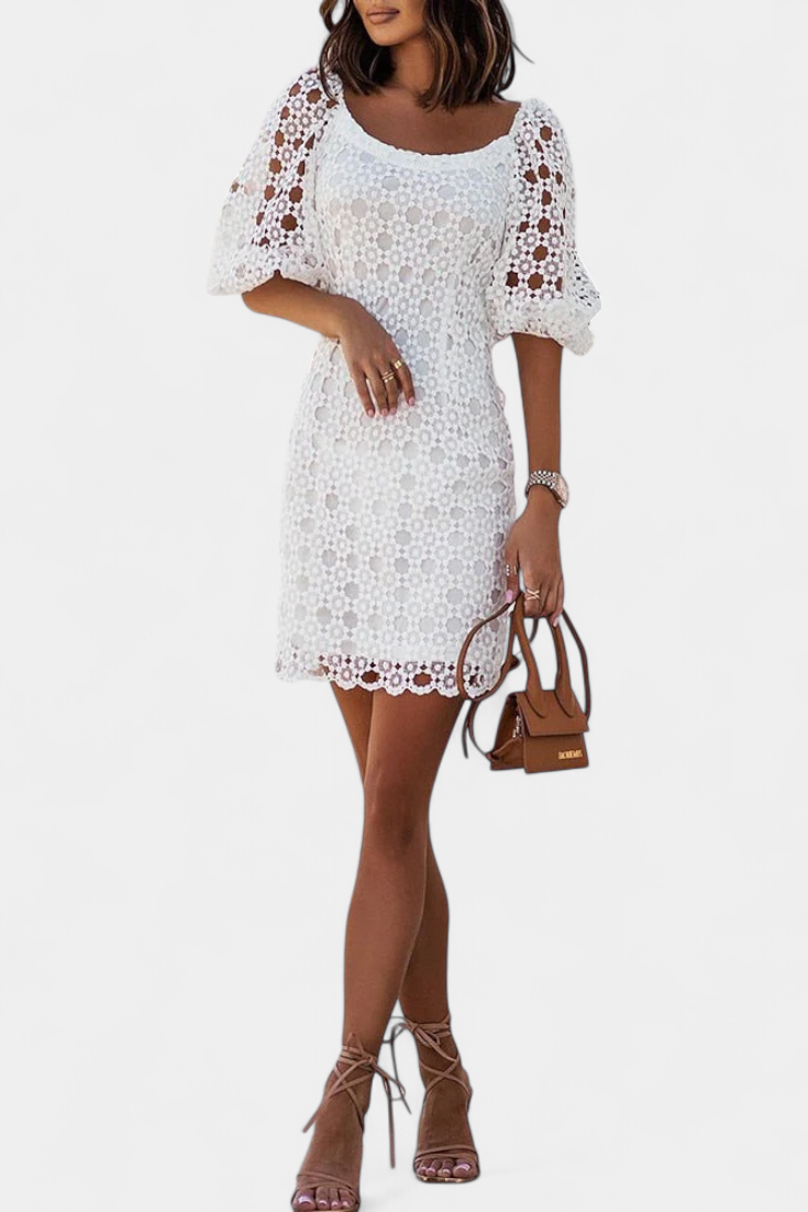 Robe Courte en Dentelle Engracia avec Manches Bouffantes