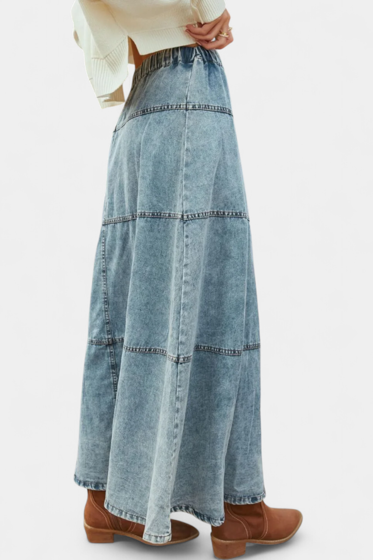 Jupe Maxi en Denim Lorraine avec Détail en Plume